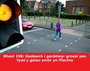 Rheol 196: Gadewch i gerddwyr groesi pan fydd y golau ambr yn fflachio