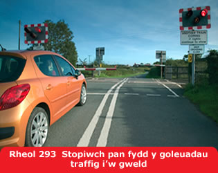 Rheol 293 Stopiwch pan fydd y goleuadau traffig i’w gweld